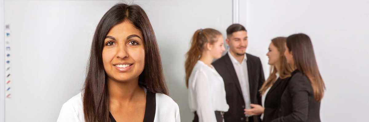 Testimonial von Sisindra Senaratna, Auszubildende der vr bank Untertaunus eG